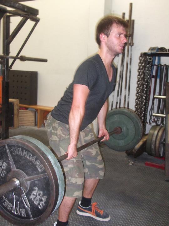 Tom Bourlet deadlifting